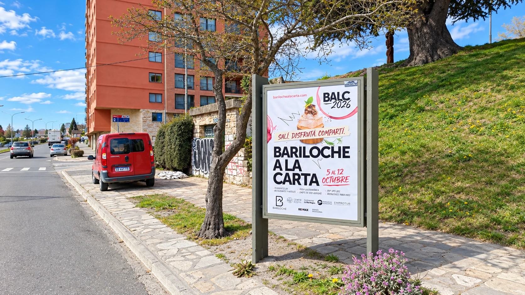 Cartel publicitario sobre acera en Bariloche
